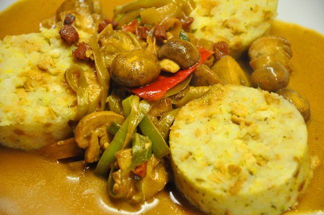 Champignon - Gemüse - Sauce mit Serviettenknödel